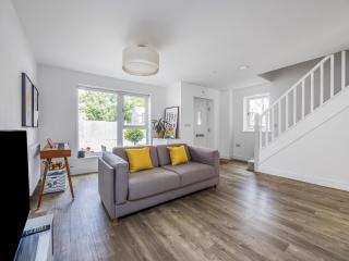 Spacious 3 Bedroom Family Home Pass The Keys - Chichester - 4