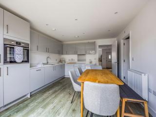 Spacious 3 Bedroom Family Home Pass The Keys - Chichester - 2