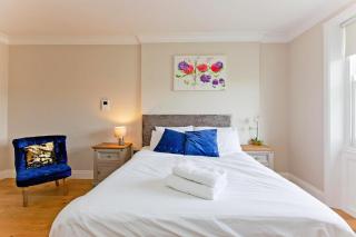 Earls Court Hub - Central 2BR Gem near Transport & Attractions - 3