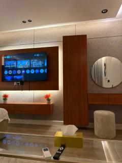 استوديو الصحافه انيق - 1