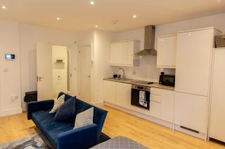 New! Central & Cosy with Smart TV, Book Your Stay! - 3