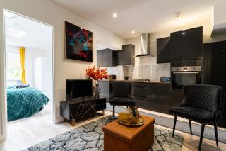 NEW Spacious House 6 Bedrooms 4Bathrooms 10 Guests - 8