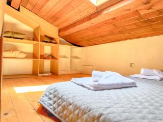 Old Town 2BR Spacious House with Private Garden and Free Parking - Plovdiv - 3