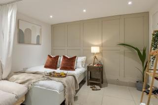 Chic Hideaway in Little Venice - London - 9