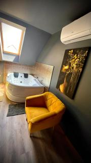 Greyhouse Apartments - 7