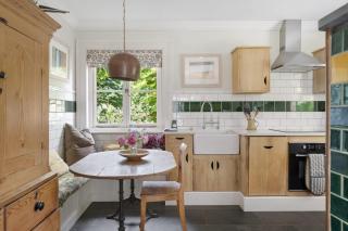 The East Wing Set in Beautiful Gardens Parking - Combe Florey - 9