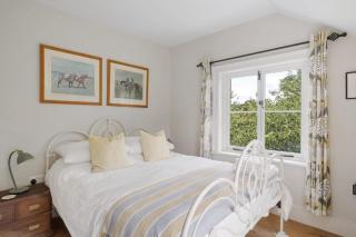 The East Wing Set in Beautiful Gardens Parking - Combe Florey - 8