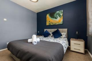 Group Stay Sleeps 8 Speke - Hale - 6