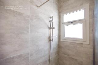 Mountain View Luxury Garden Chalet - North Coast - 2