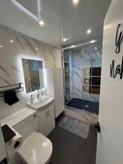 Home Away From Home In City Center - Moffat - 0