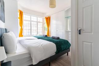 NEW Contractors House 6 Bedrooms Parking 10 Guests - 1