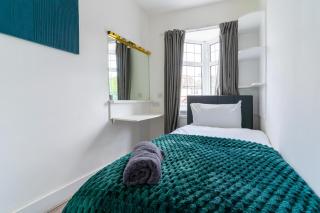 NEW Contractors House 6 Bedrooms Parking 10 Guests - 3