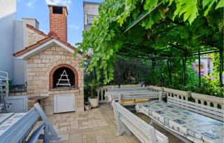Amazing Apartment In Zaboric-Brodarica With Wifi - 1