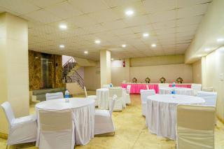 Treebo Luxury Stay Premium Inn - Greater Noida - 7
