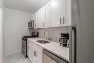 Blueground Yorkville pool nr Central Park NYC-1329 - 3