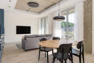 Light- Filled Flat with Balcony in a Heart of Kaunas - 4