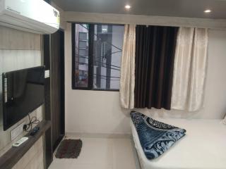 Hotel Good Night - Ujjain - 4