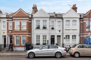 Elegant 3-Bed Home in Leafy Fulham - 4