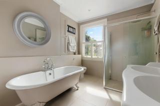 Elegant 3-Bed Home in Leafy Fulham - 1