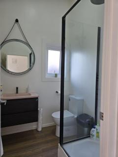 Private Studio Sleepout in Aucklands Convenient Location - 2