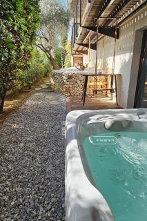 Chambre d'hôte Cigale jacuzzi et jardin privé - 2