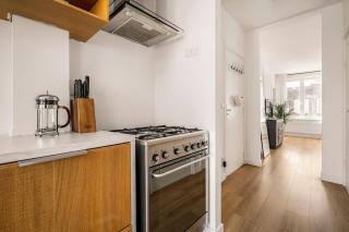 Light and quiet haven next to park - 6