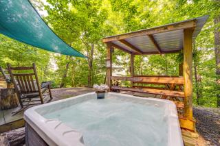 Tiny Home with Private Sauna in Woods of Newport! - 0