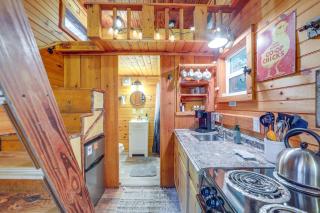 Tiny Home with Private Sauna in Woods of Newport! - 3