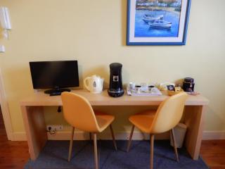 Chambres 1 a 4 personnes CAPRICES ENSOLEILLES 300 m plage avec vue 2 chambres - 4