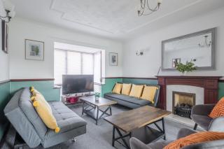 CB Stays -Spacious 5 BR Family Retreat in Foxdale - 9