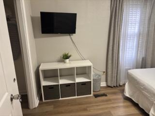 Simple 1950s Home Budget Stay , Basic comforts - Tallahassee - 8