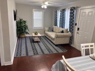 Simple 1950s Home Budget Stay , Basic comforts - Tallahassee - 2