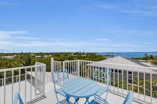 NEW LISTING! Reel Joy Waterfront Luxe with Pool and Private Dock home - Marathon - 2