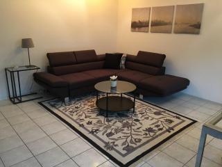 Mosel Valley View Apartment - Budget-Friendly with Garage - 2