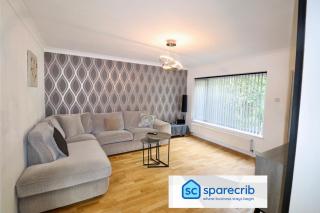 Addlestone Spacious Four Bedroom House - Addlestone - 0