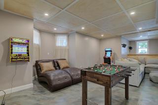 Sleeps 16 Near Fiserv Hot Tub Arcade Theater - 4