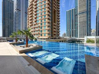 Modern 3BR with City Views and a Spacious Layout - 5