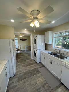 Seabreeze Lakeside Getaway - - 6