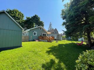 Seabreeze Lakeside Getaway - - 3