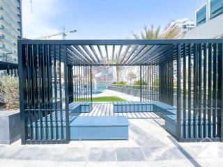 High-End Studio l Pool & Gym Included - 5