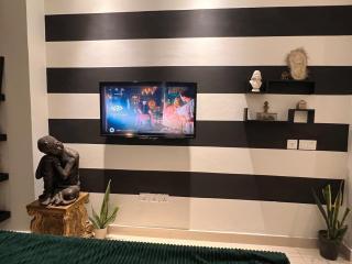 Tipsy Retreat Studio Apartment - 6