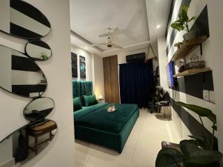Tipsy Retreat Studio Apartment - 2