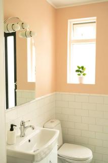 Stylish 2-Bedroom Apartment in a Cozy Neighborhood - 6