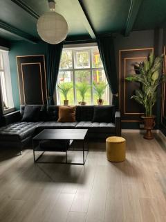 Stylish 2-Bedroom Apartment in a Cozy Neighborhood - 9