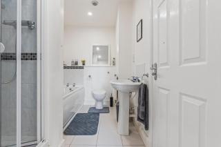 #48 Royal Leamington stylish 4 Bd 2 bath Parking - Ashow - 3