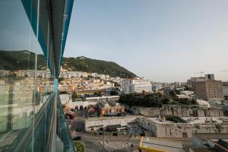 2 Bed Apt in Ocean Village with Pools Jacuzzi Rock Views - Gibilterra - 1