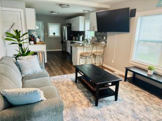Charming Walled Lake MI Cottage - Novi - 7