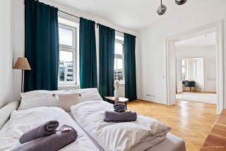 Central & Spacious 2 BR Apartment - 9