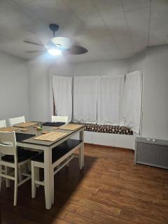 Super Comfy Entire Home - 9