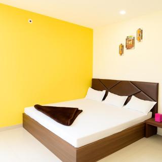 UJJAIN HOTEL PRIYANSHI PALACE - Near Railway Station #Air - Conditioning #Free Wi-Fi #Parking Facilities #Room Service - Best Hotel In City - Ujjain - 0